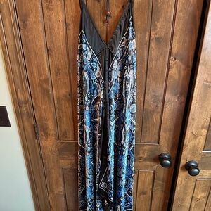 Elegant Black and Blue Patterned Midi Dress